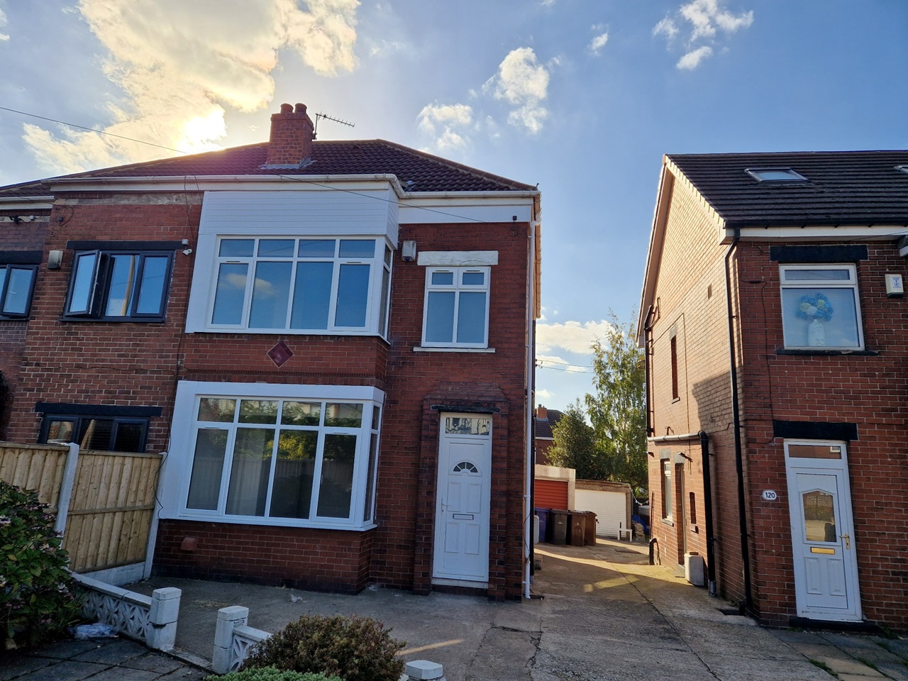 Barnsley 3 Bed SemiDetached House, Rotherham Road, S71 To Rent Now for £1,000.00 p/m