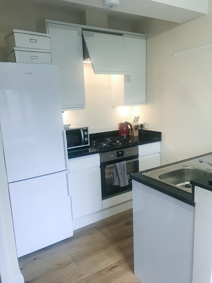 London 1 Bed Flat, Burntwood Court, SW17 To Rent Now for £1,500.00 p/m