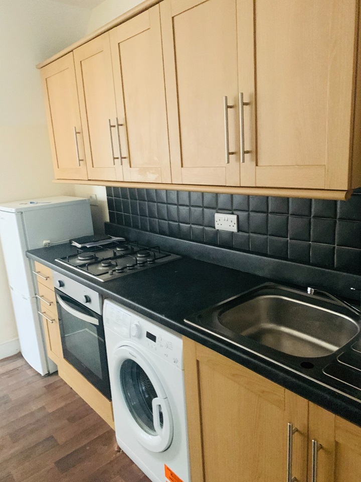Preston 1 Bed Flat, Lovat Road, PR1 To Rent Now for £550.00 p/m