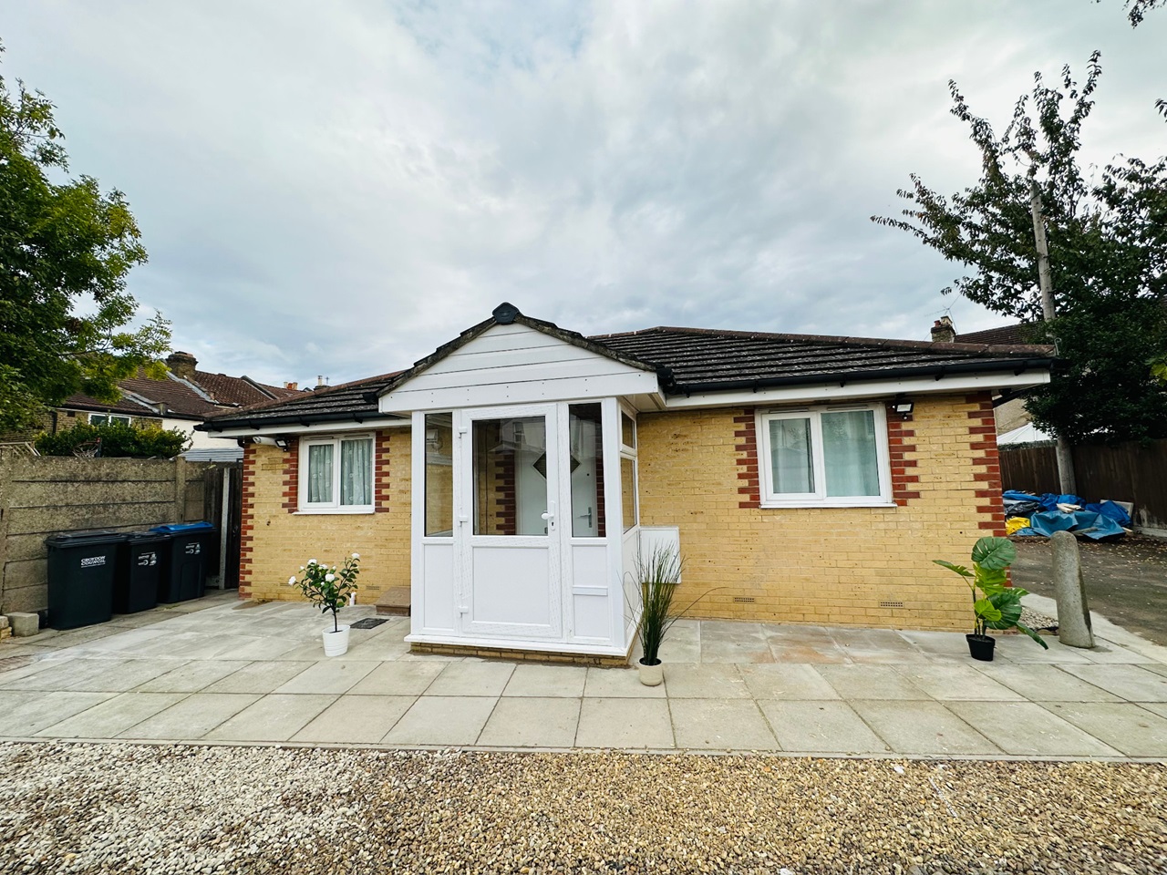 Croydon 2 Bed Bungalow, Kemble Road, CR0 To Rent Now for £1,800.00 p/m