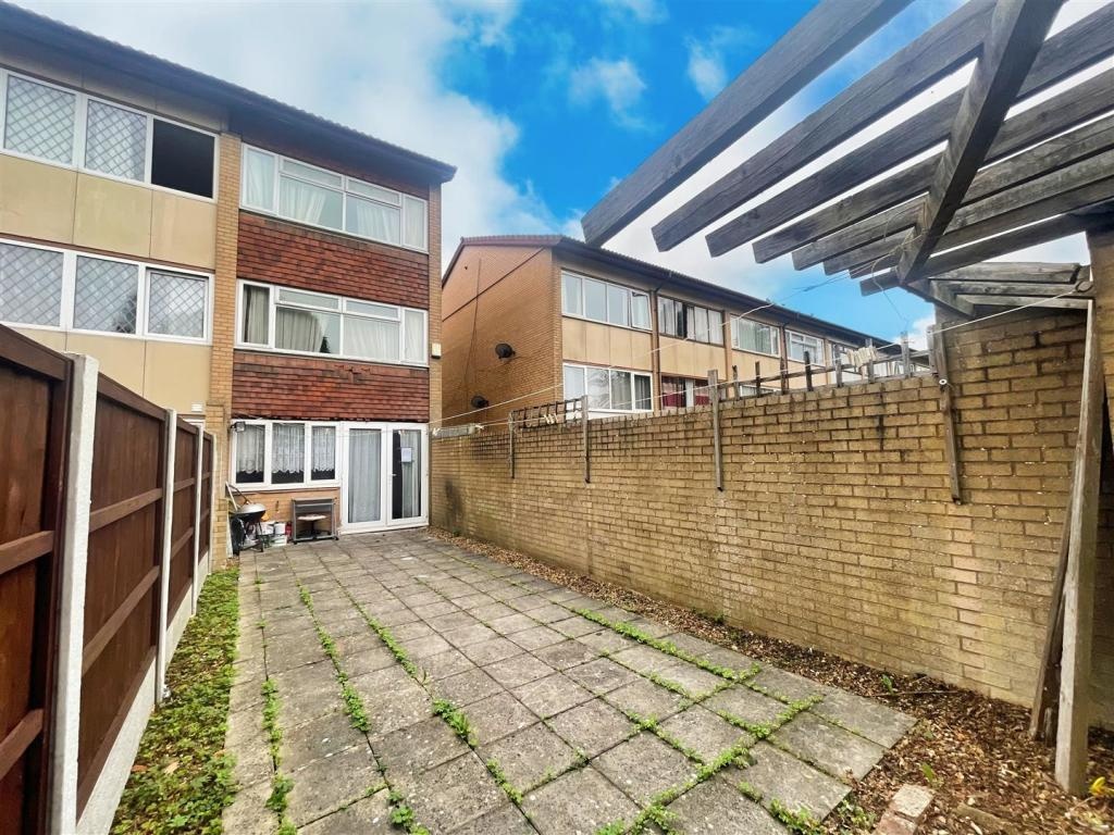 Fishermead, Milton Keynes 4 Bed End Terrace, Fishermead Boulevard