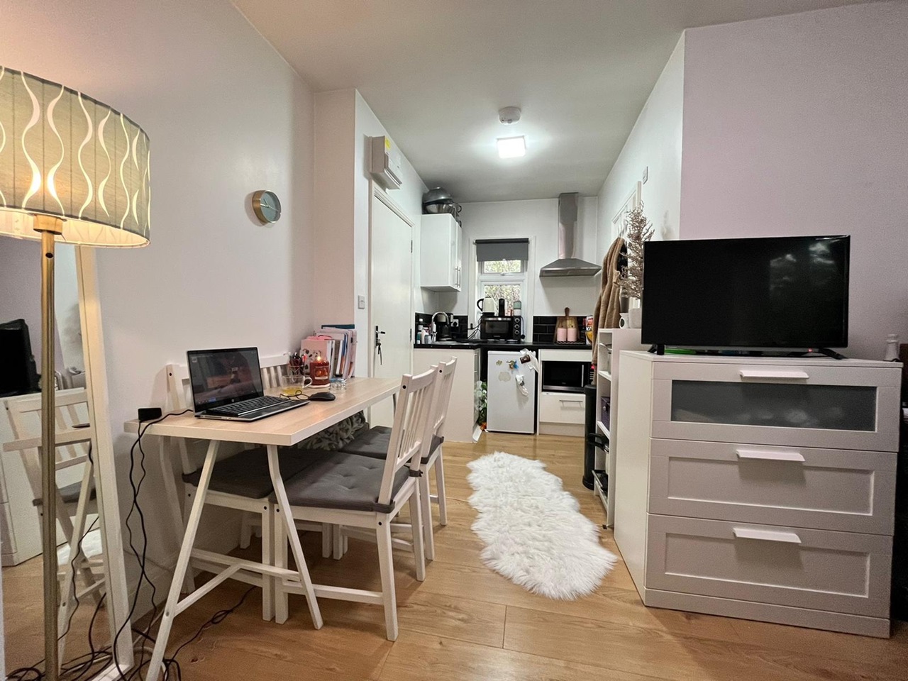 London Studio Flat, Westway, W12 To Rent Now for £1,295.00 p/m