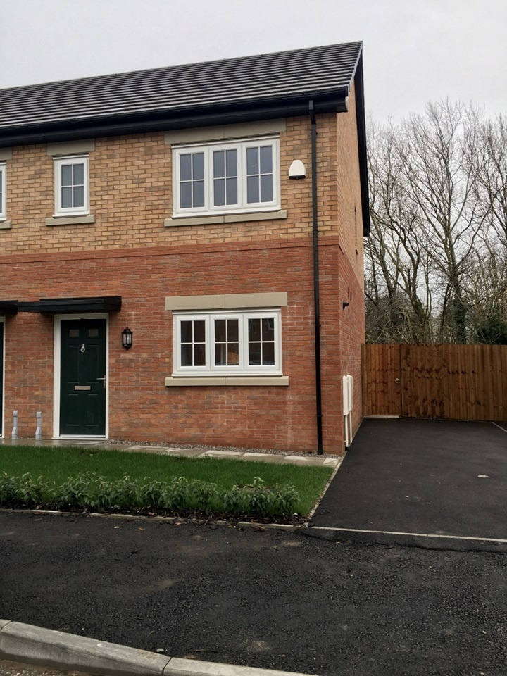 Widnes 3 Bed SemiDetached House, Grove Street, WA8 To Rent Now for