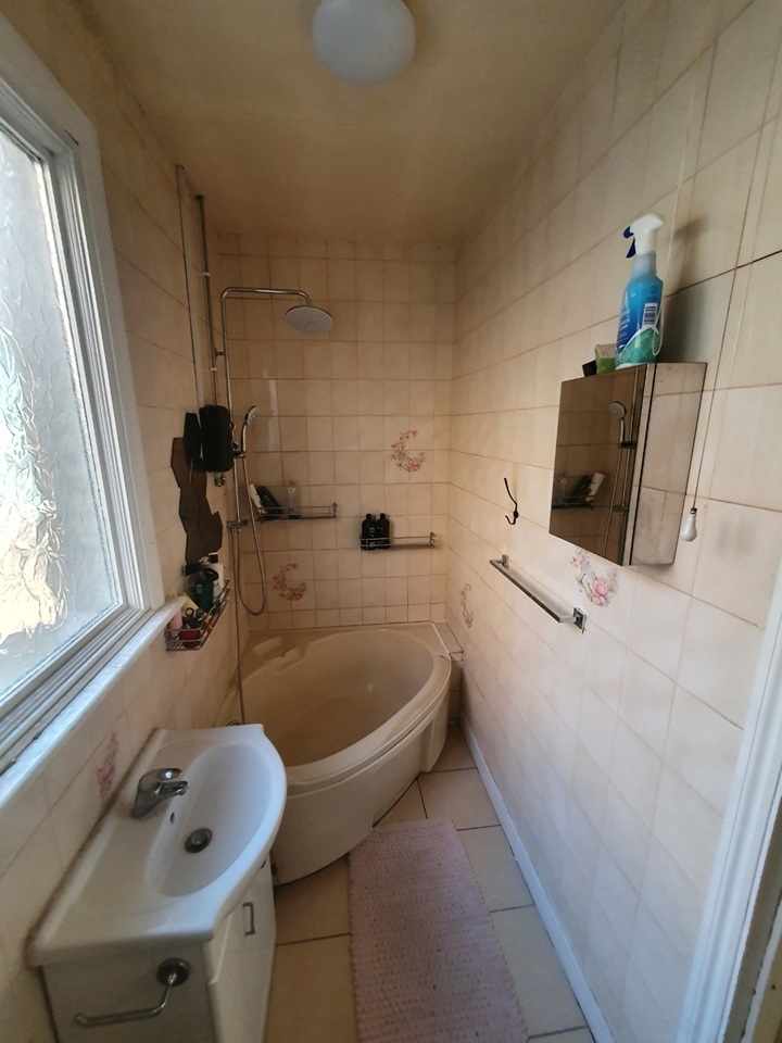 London Room in a Shared House, Ellesmere Road Room 8, W4 To Rent