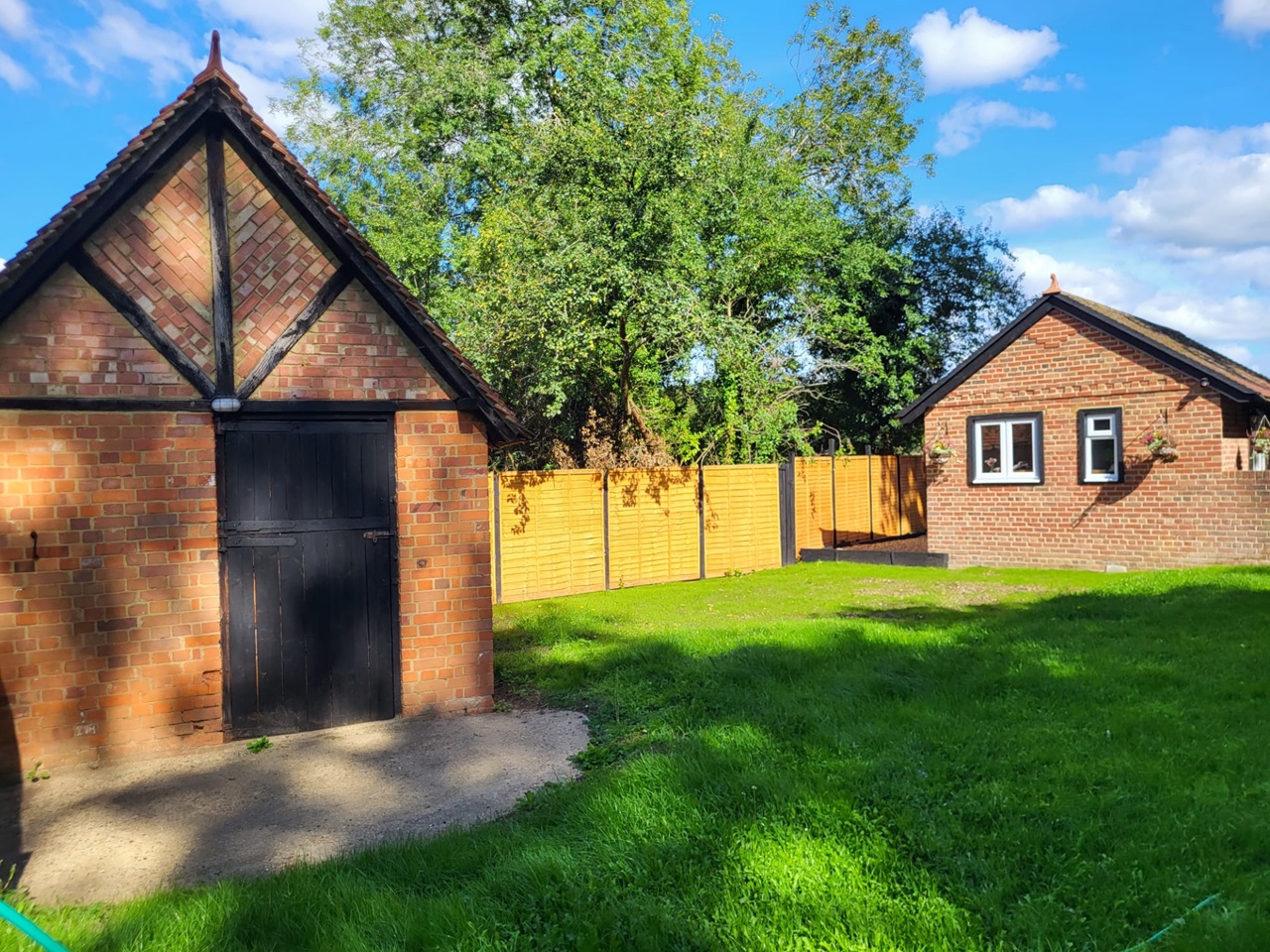 Reading 1 Bed Bungalow, Lambdens Cottage, RG8 To Rent Now for £