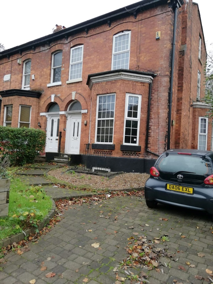Fallowfield, Manchester 9 Bed SemiDetached House, Victoria Road, M14