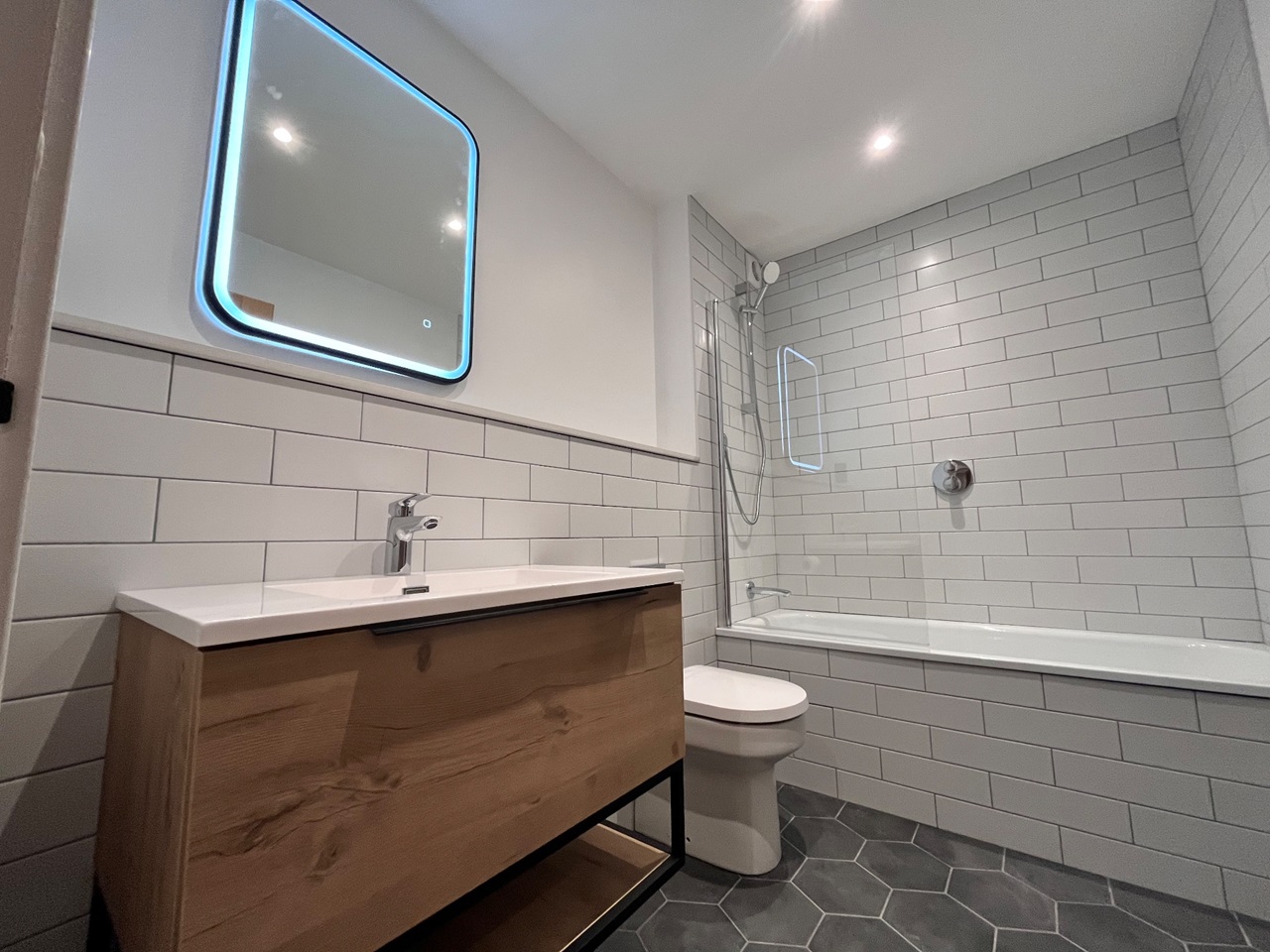 East Grinstead 2 Bed Flat, Isabella House, RH19 To Rent Now for £