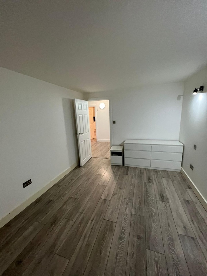 Crayford, Dartford 3 Bed Flat, Crayford, DA1 To Rent Now for £1,600