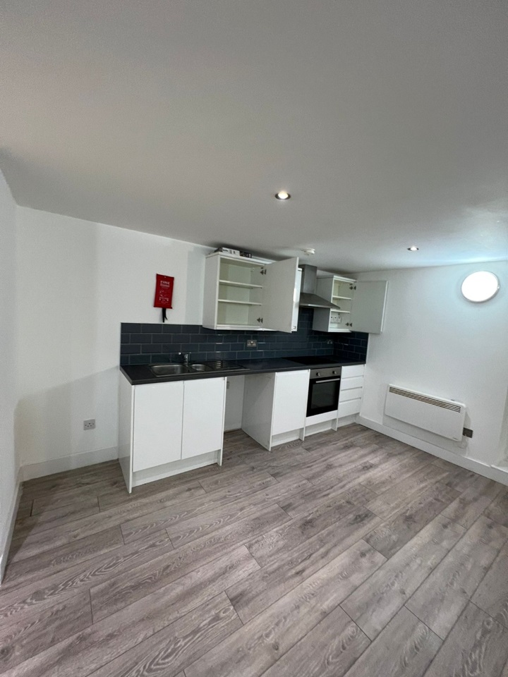 Crayford, Dartford 3 Bed Flat, Crayford, DA1 To Rent Now for £1,600