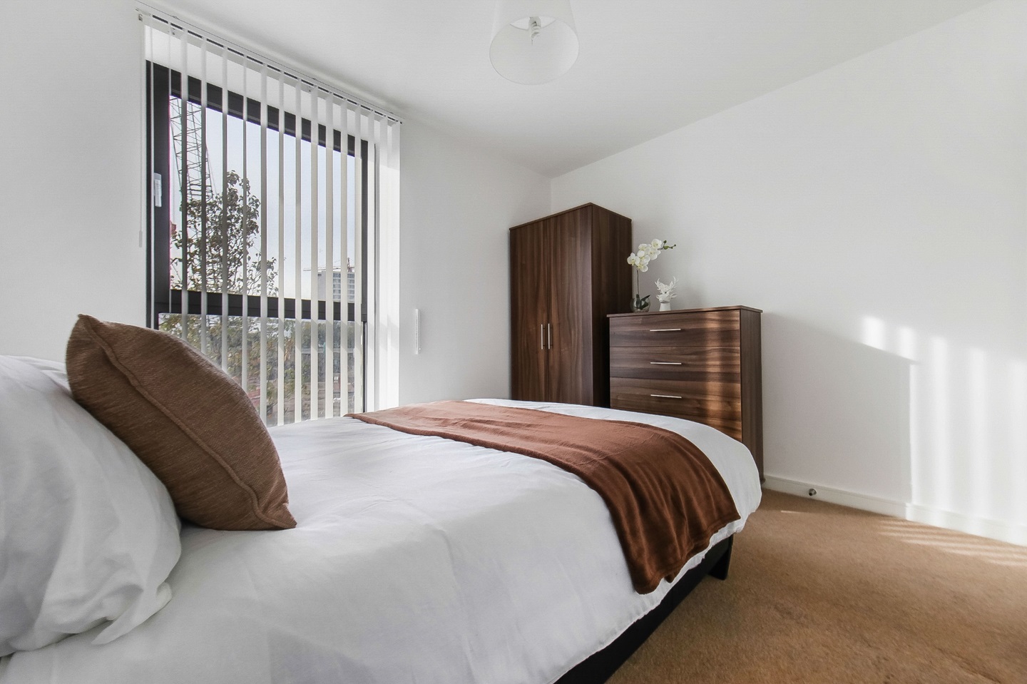 London Room in a Shared Flat, Shackleton Court, E14 To Rent Now for