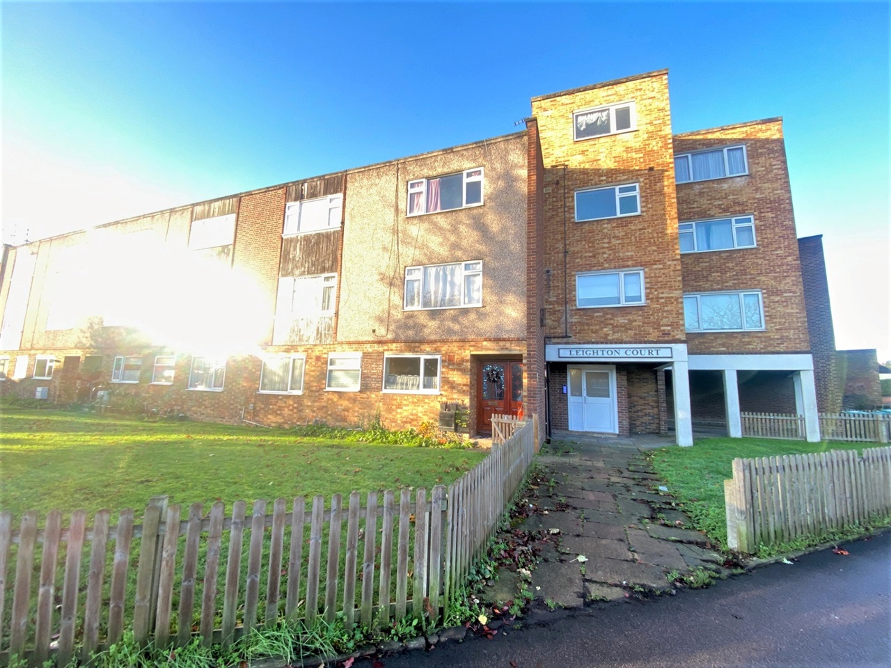 Cheshunt, Waltham Cross 2 Bed Flat, Turners Hill, EN8 To Rent Now