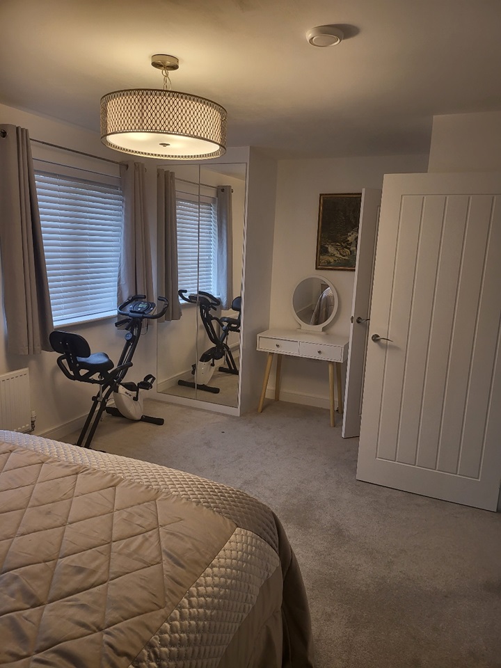 Crawley Room in a Shared House, Worthington Close, RH10 To Rent Now