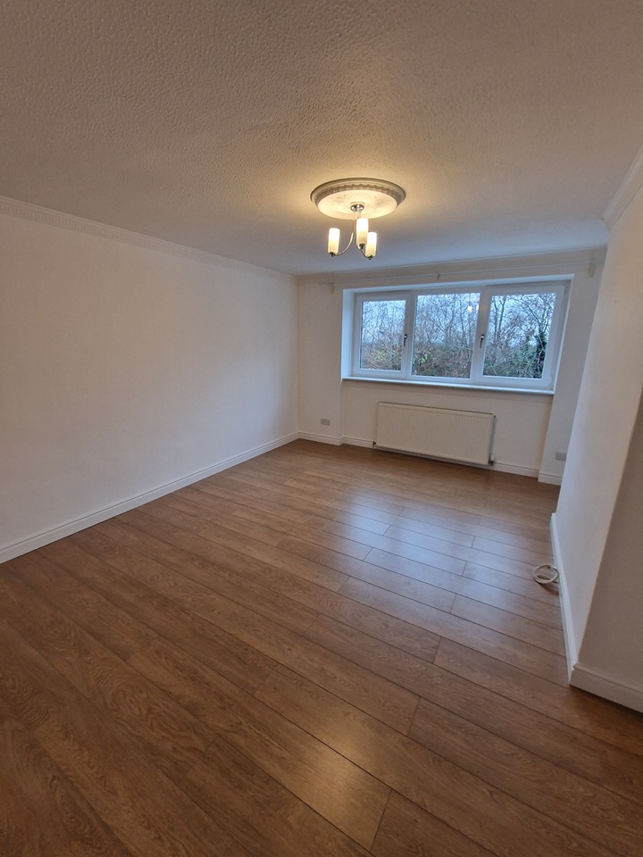 Glasgow 3 Bed Flat, Sandaig Road, G33 To Rent Now for £1,100.00 p/m