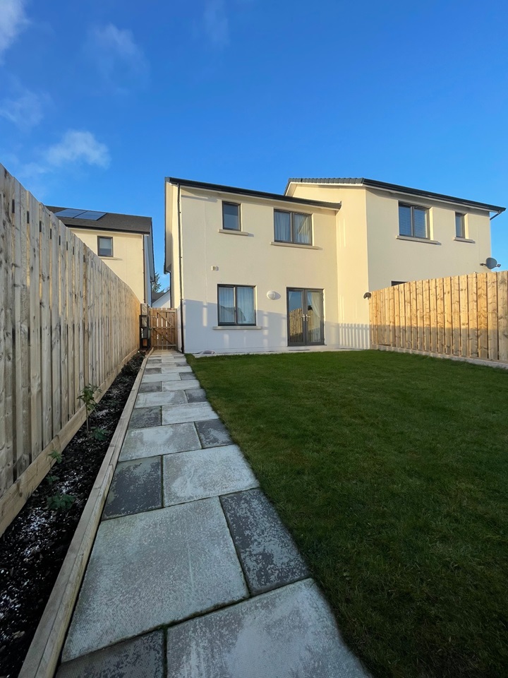 Loanhead 3 Bed SemiDetached House, St Gellert Gardens, EH20 To