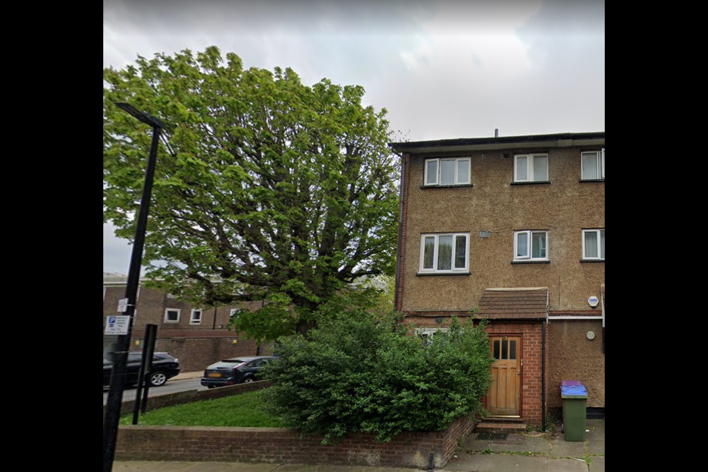 London Room in a Shared House, Uamvar Street, E14 To Rent Now for £