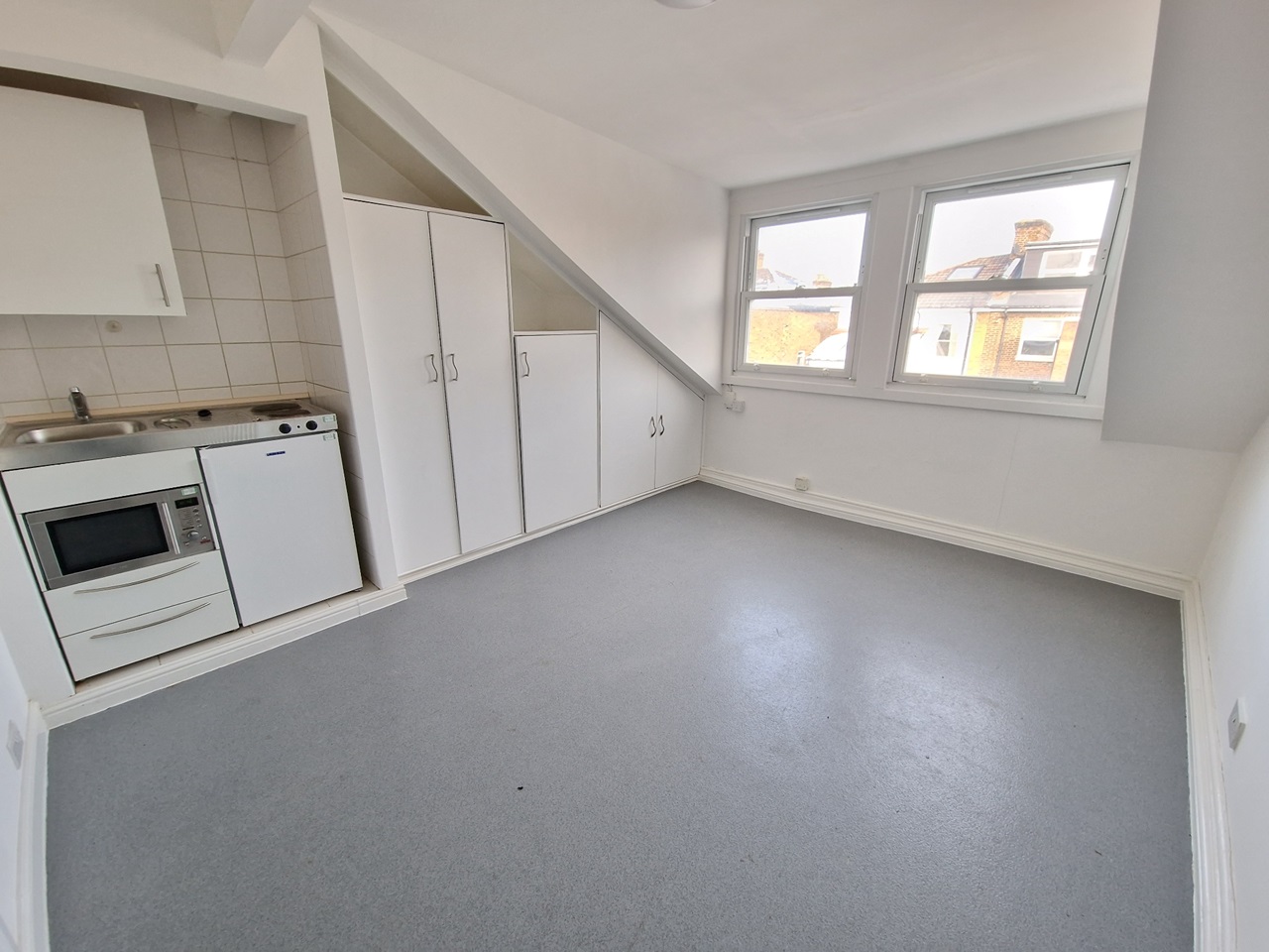 London Studio Flat, Finsbury Park Road, N4 To Rent Now for £1,000.