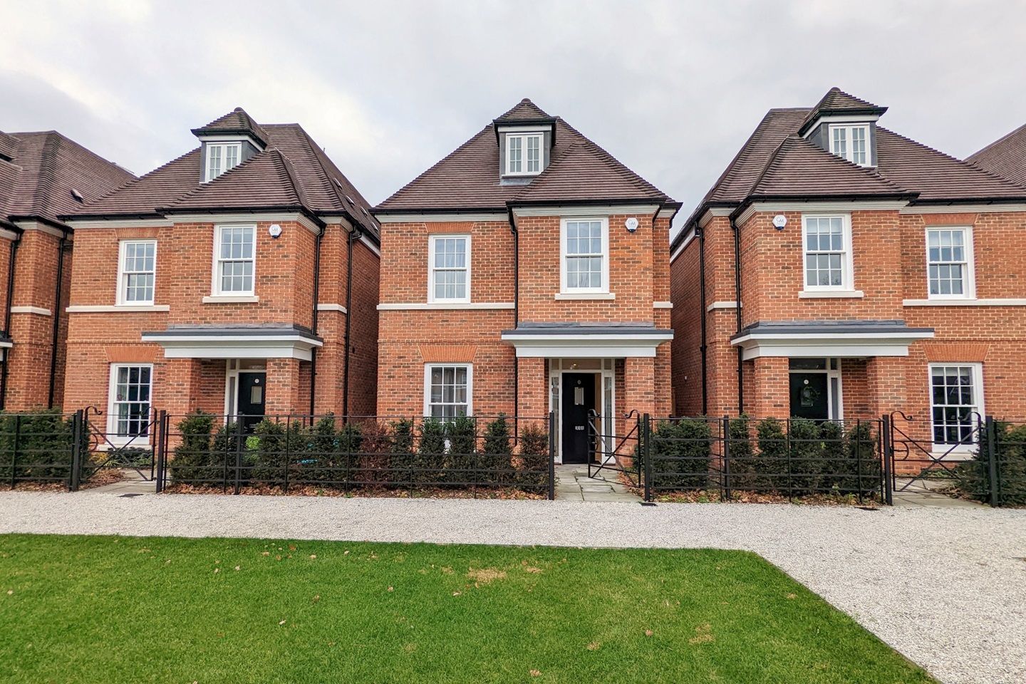 West Byfleet 4 Bed Detached House, Broadoaks Park Road, KT14 To