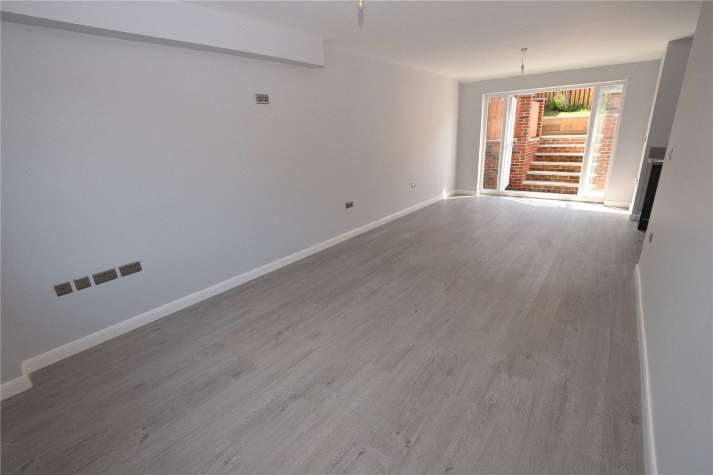 Leeds 3 Bed SemiDetached House, Stonecliffe Drive, LS12 To Rent