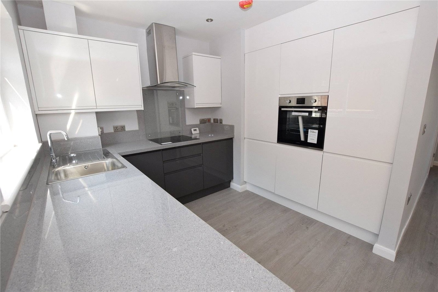 Leeds 3 Bed SemiDetached House, Stonecliffe Drive, LS12 To Rent