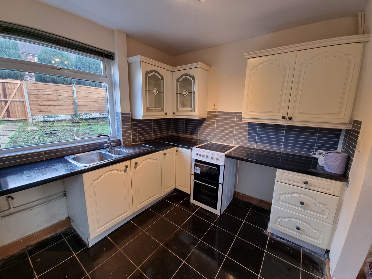 Chadderton, Oldham 2 Bed SemiDetached House, Hardman Street, OL9