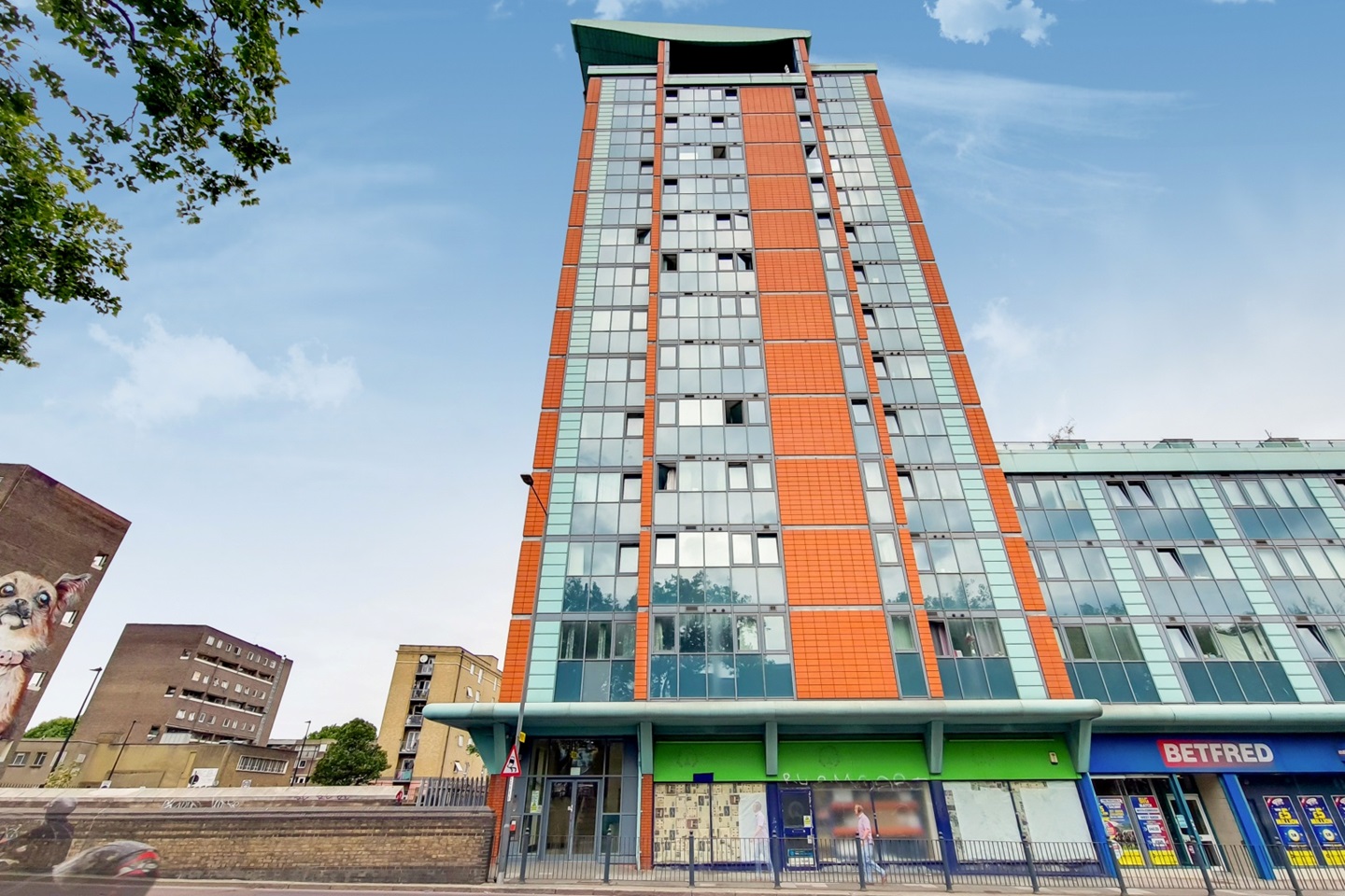 London 2 Bed Flat, East India Dock Road, E14 To Rent Now for £2,000.00 p/m