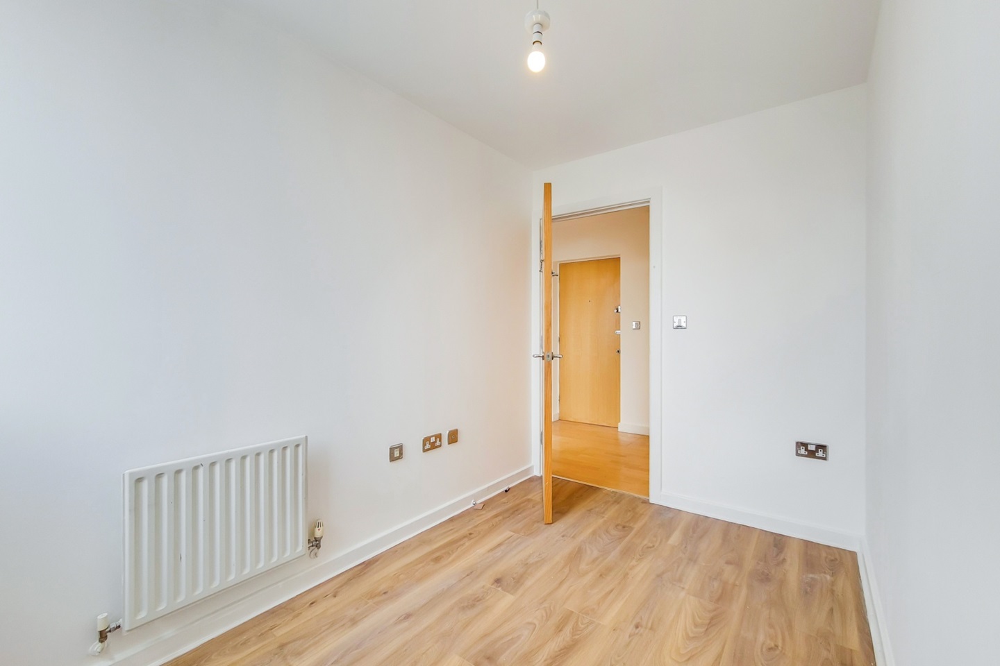 London 2 Bed Flat, East India Dock Road, E14 To Rent Now for £2,000