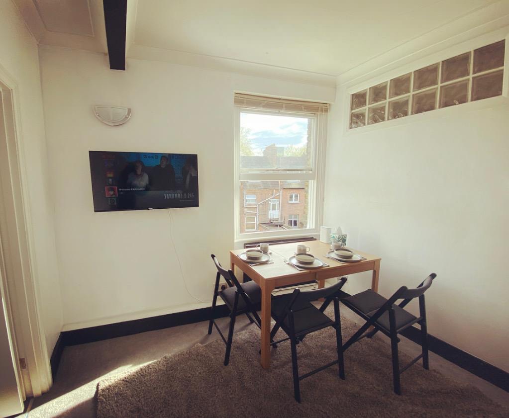 London 1 Bed Flat, Dewsbury Court, W4 To Rent Now for £1,650.00 p/m