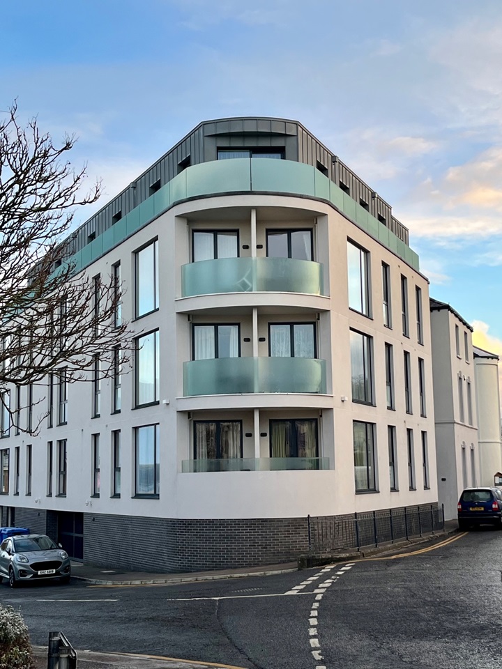 Holywood - 2 Bed Flat, High Street, BT18 - To Rent Now for £1,100.00 p/m