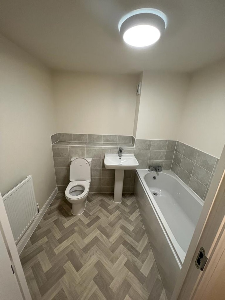 Aylesbury 2 Bed Flat, Kingsbrook Basin, HP22 To Rent Now for £1,350