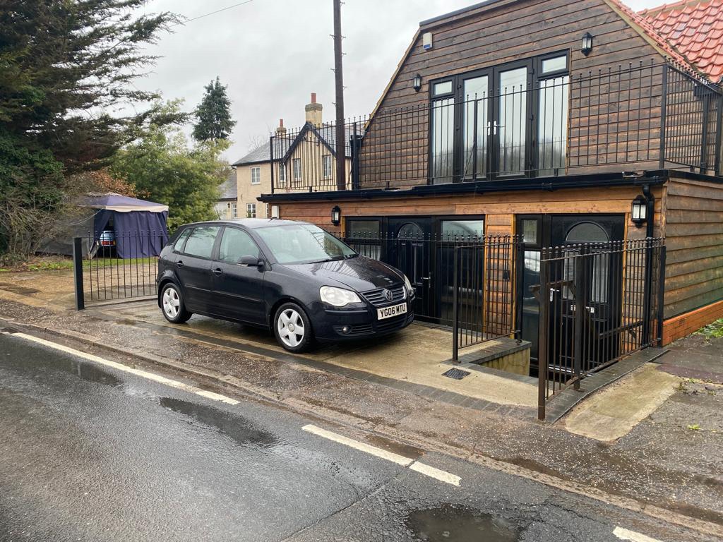 Burnham On Crouch 1 Bed Detached House, B, CM0 To Rent Now for £