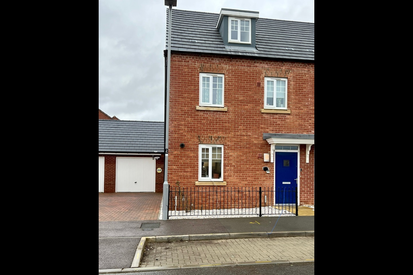 Brooklands, Milton Keynes 3 Bed SemiDetached House, Port Line Road