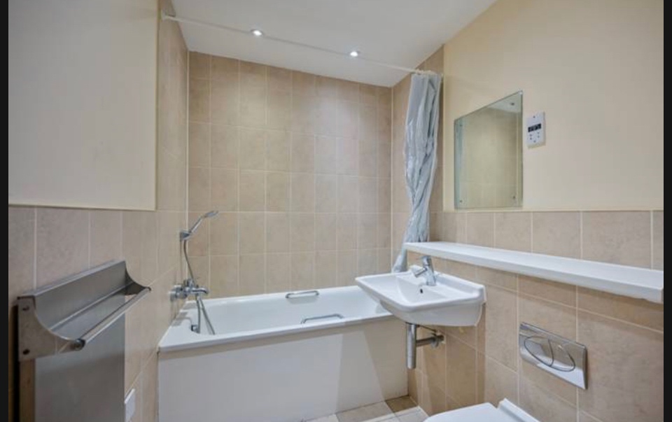 Colnbrook 2 Bed Flat, Sovereign Heights, SL3 To Rent Now for £1,425