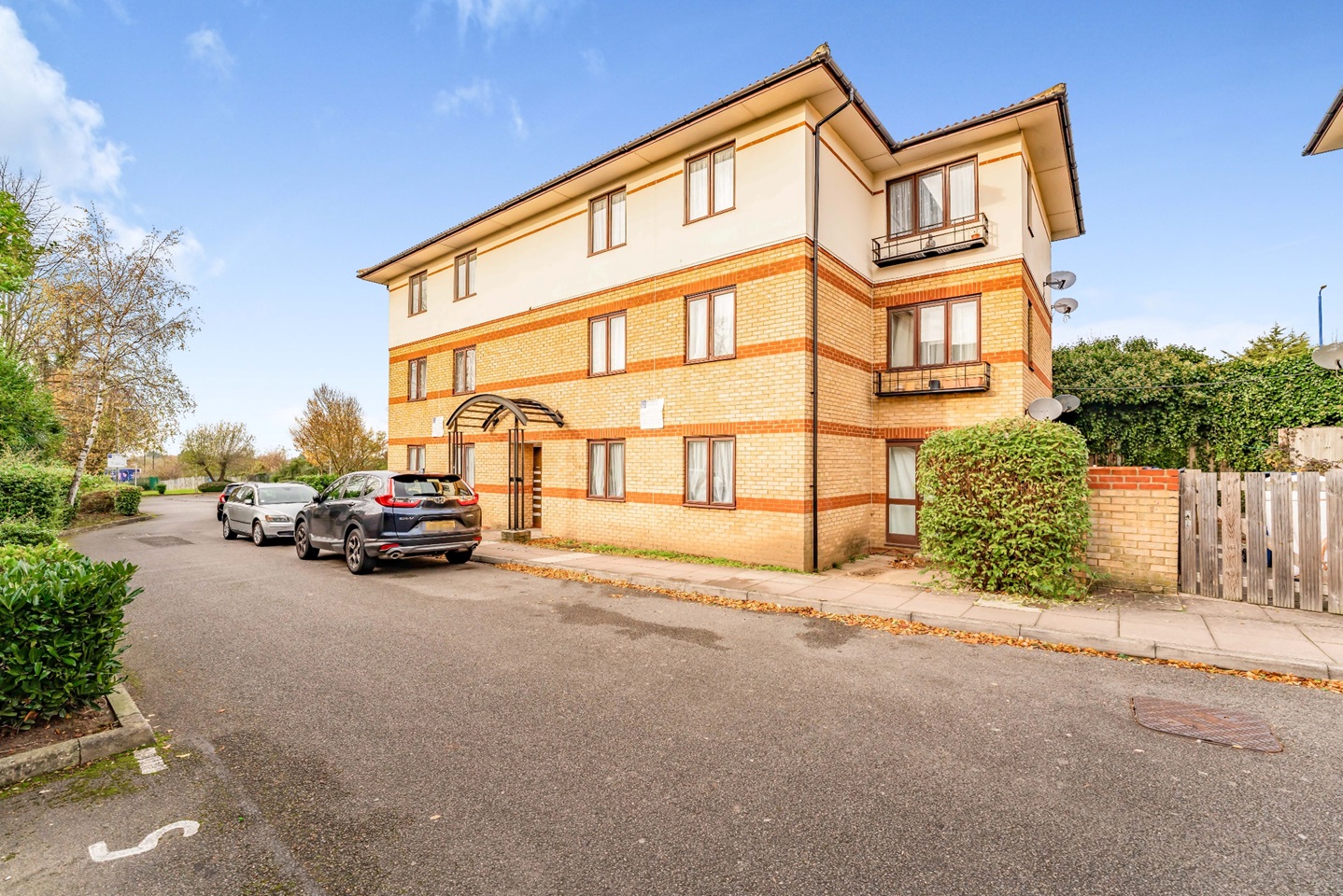 Northolt 2 Bed Flat, Hollydale Close, UB5 To Rent Now for £1,375.00 p/m