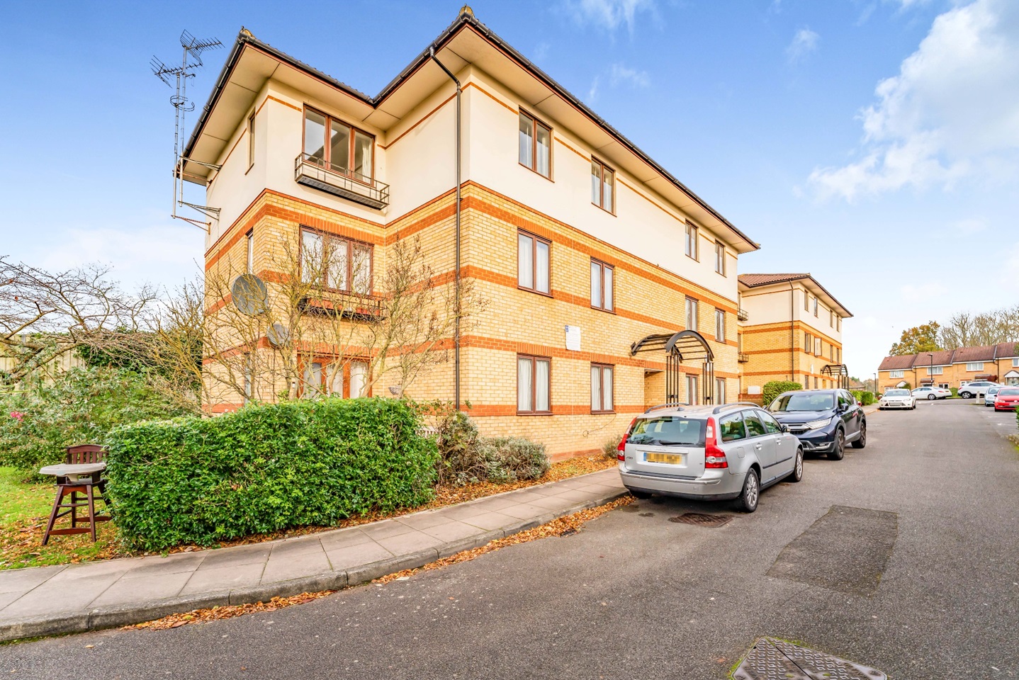 Northolt 2 Bed Flat, Hollydale Close, UB5 To Rent Now for £1,375.00 p/m