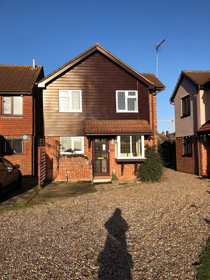 Cheshunt, Waltham Cross 3 Bed Detached House, Girton Court, EN8 To