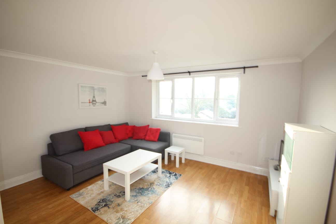 Slough 1 Bed Flat, Queens Road, SL1 To Rent Now for £1,200.00 p/m