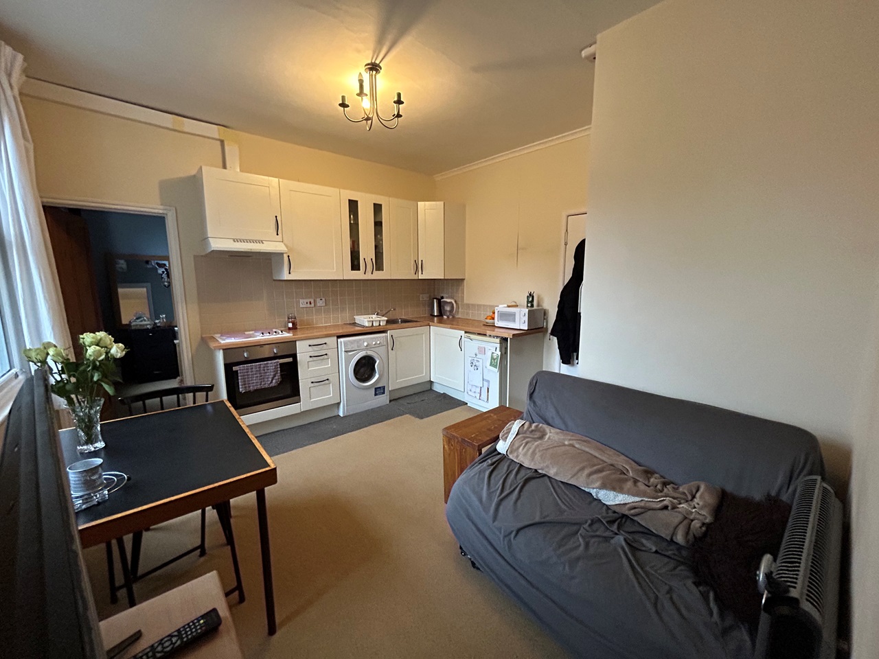 Reigate 1 Bed Flat, Holmesdale Road, RH2 To Rent Now for £900.00 p/m