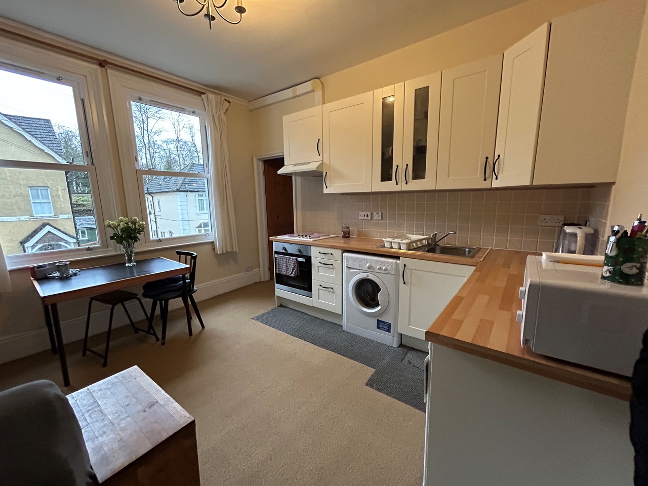 Reigate 1 Bed Flat, Holmesdale Road, RH2 To Rent Now for £900.00 p/m