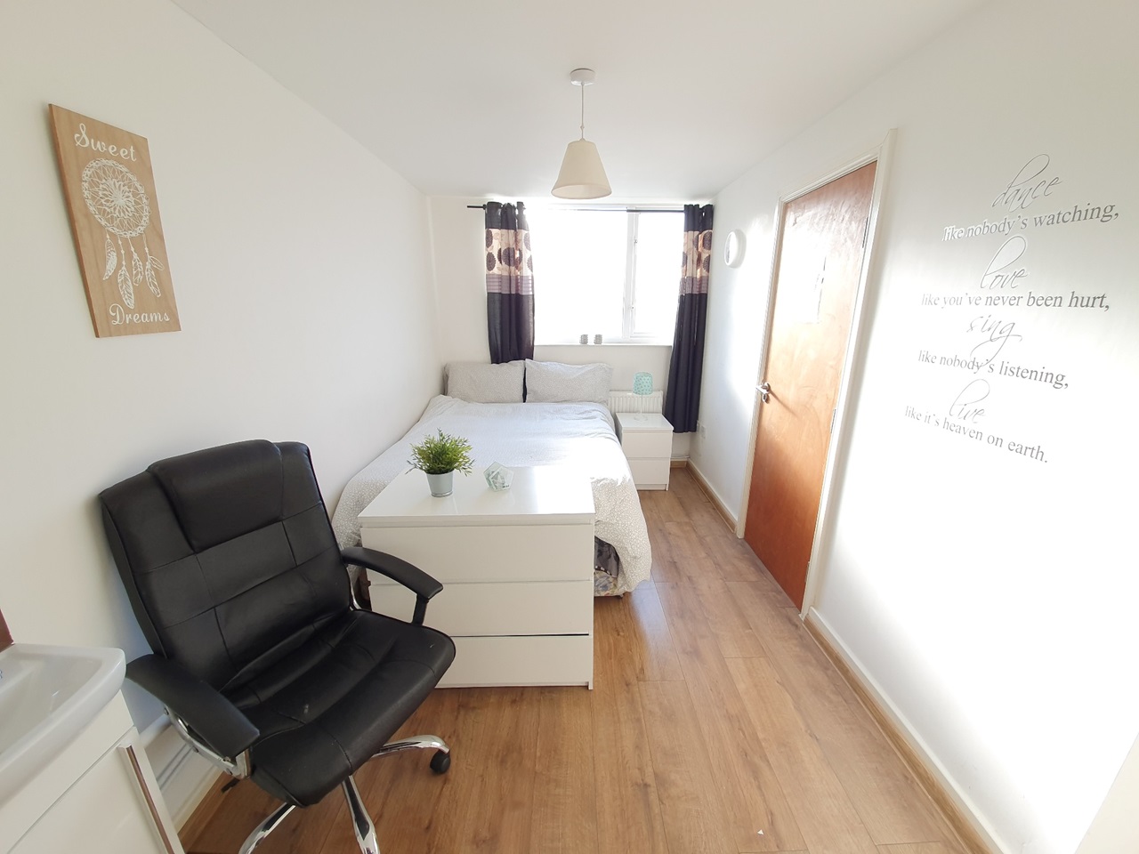 Walsall Room in a Shared House, Butts Road, WS4 To Rent Now for £