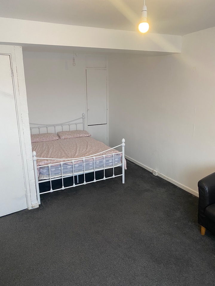 London Studio Flat, Gurnell Grove, W13 To Rent Now for £1,000.00 p/m