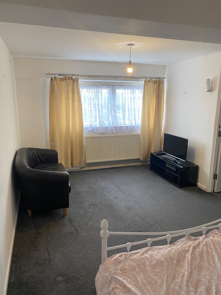 London Studio Flat, Gurnell Grove, W13 To Rent Now for £1,000.00 p/m