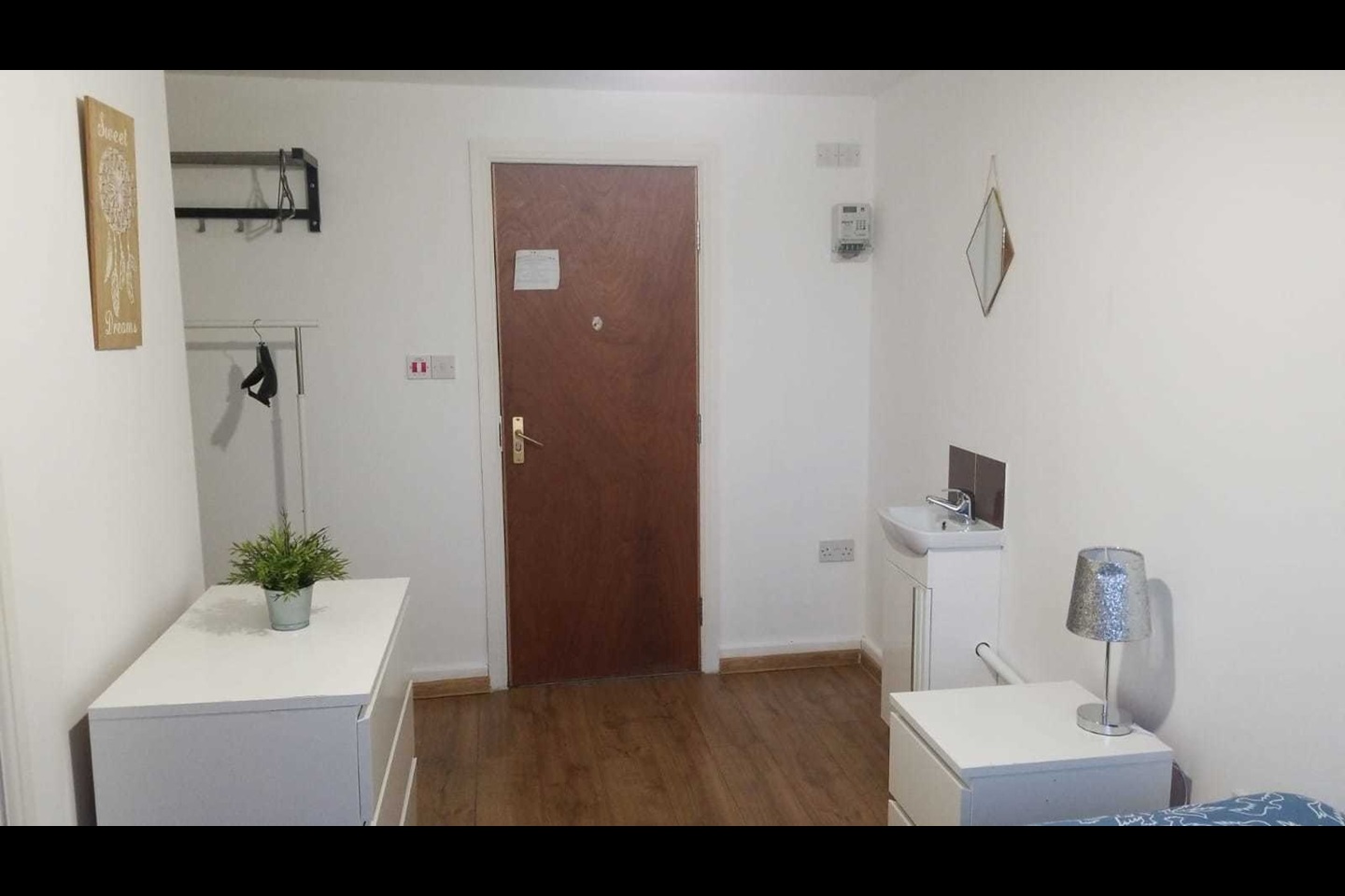 Walsall Room in a Shared House, Butts Road, WS4 To Rent Now for £