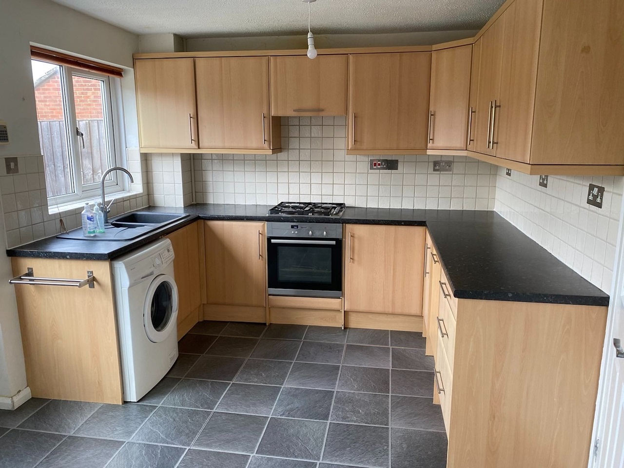 Bicester 3 Bed SemiDetached House, Lerwick Croft, OX26 To Rent Now