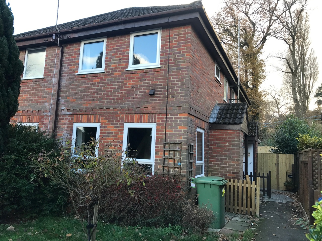 Bracknell 1 Bed SemiDetached House, Northampton Close, RG12 To