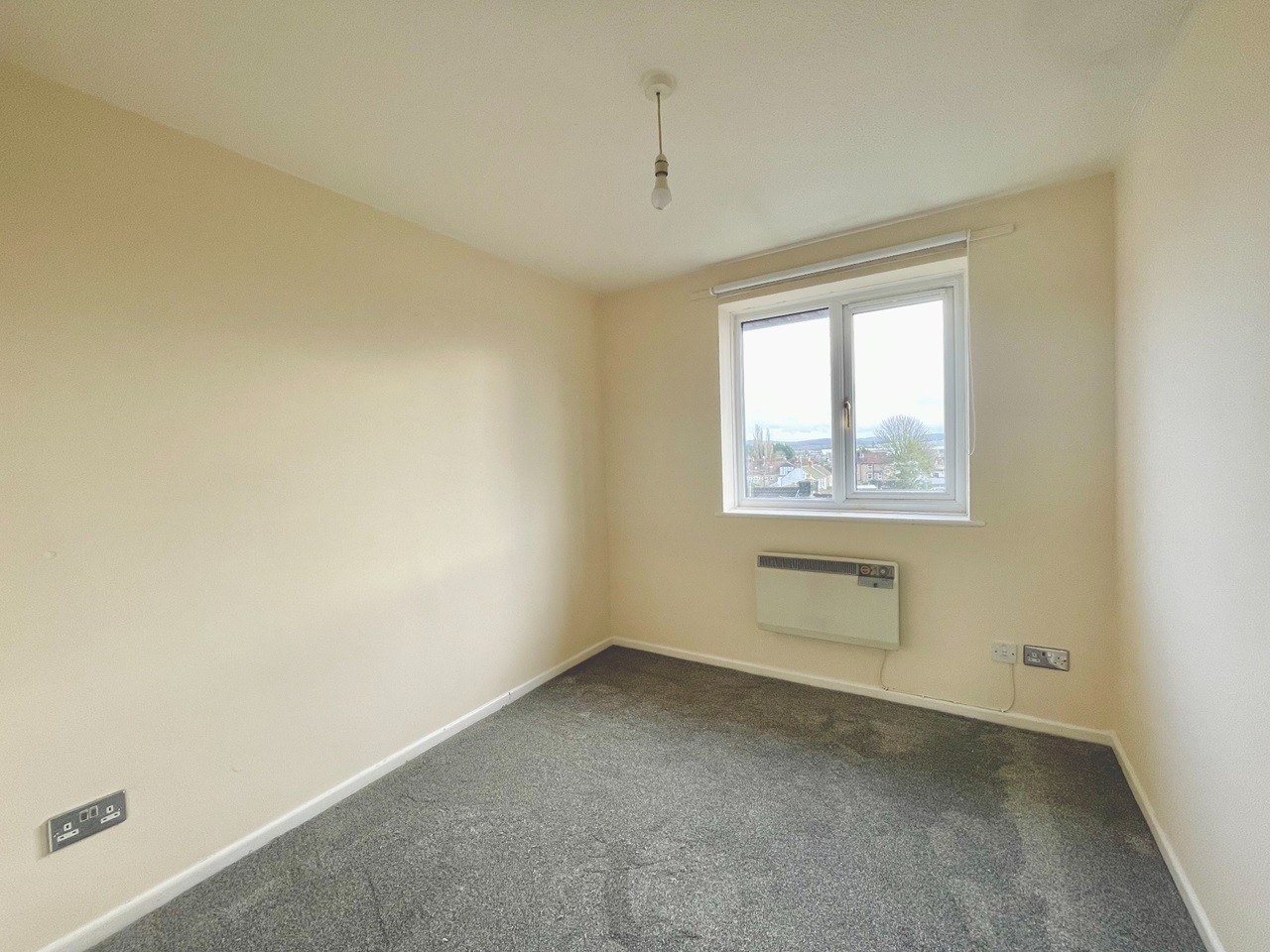 Frome 2 Bed Flat, Weavers Court, BA11 To Rent Now for £795.00 p/m