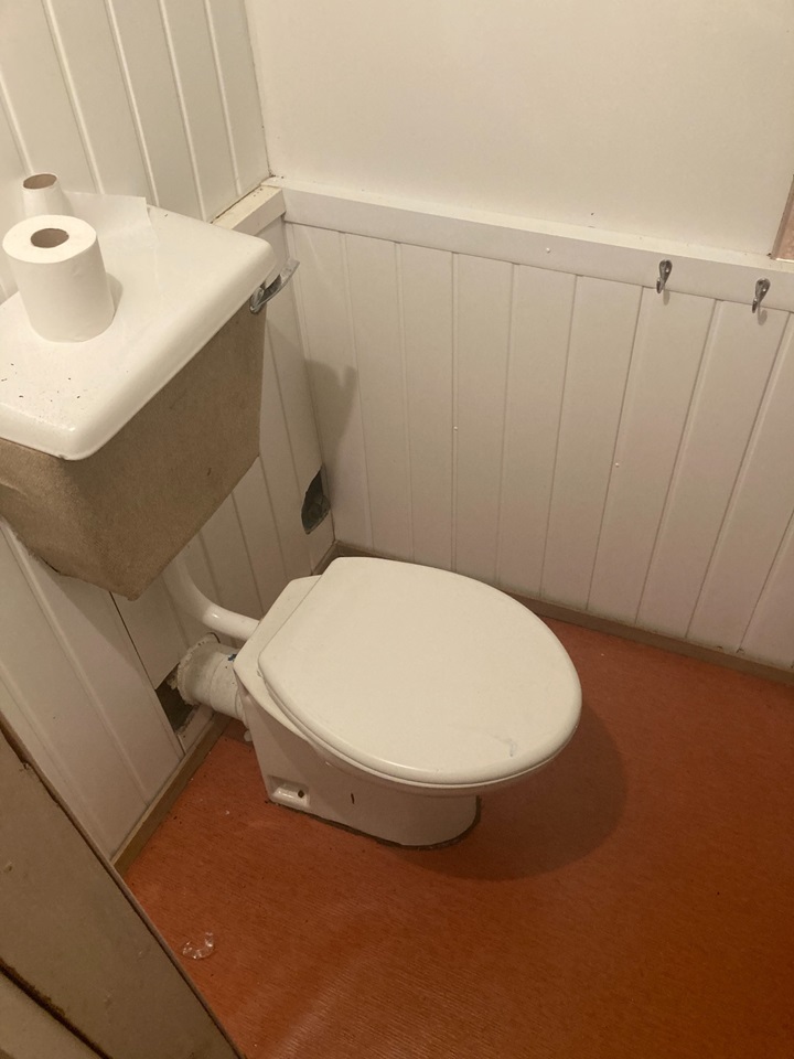 Charlwood, Horley Studio Flat, Ifield Road, RH6 To Rent Now for £