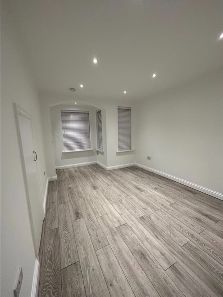 Erith 2 Bed Flat, Hazel Road, DA8 To Rent Now for £1,800.00 p/m