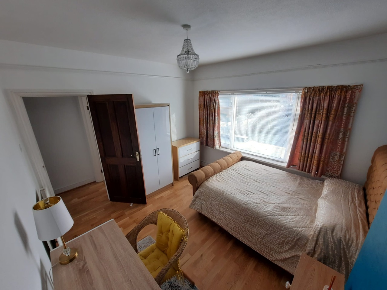 Guildford Room in a Shared House, Woking Road, GU1 To Rent Now for £750.00 p/m