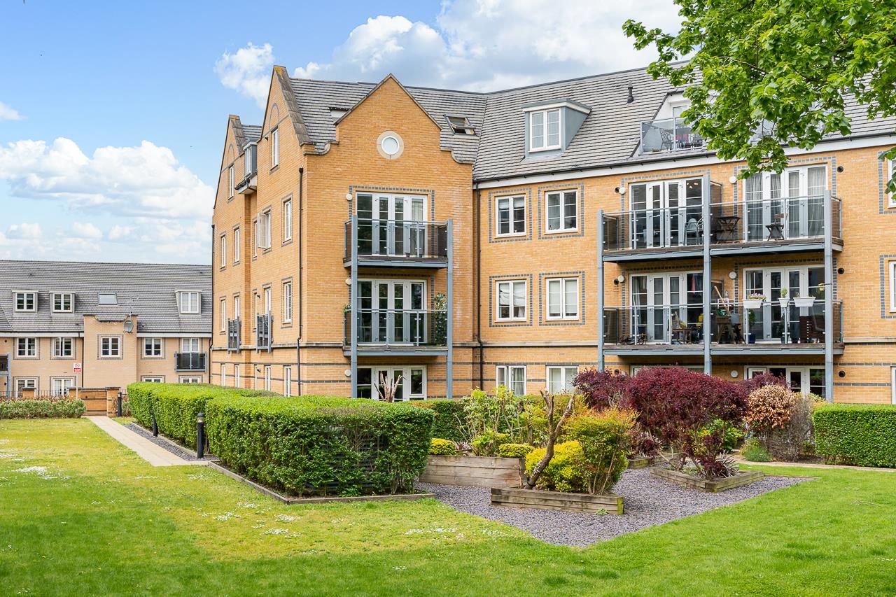 Hertford 1 Bed Flat, Constables Way, SG13 To Rent Now for £1,150.00 p/m