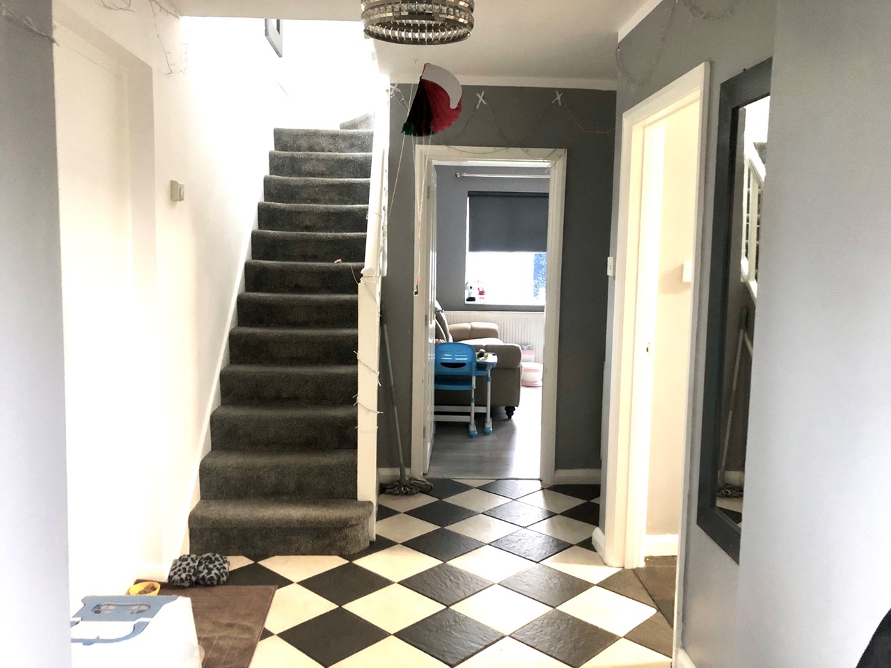 Staines Upon Thames 4 Bed SemiDetached House, Gloucester Crescent